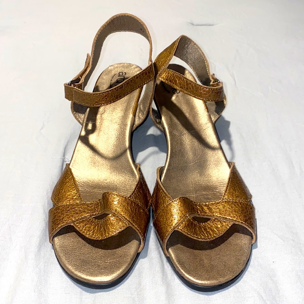 Arche FRANCE Size 42 Gold Heels EUC